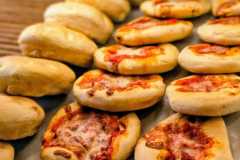 Bar-a-Besozzo-Sweeties-Colazione-Aperitivi-Pranzo-veloce-Pasticceria-Pane-a-Besozzo-Pizza-Tavola-fredda-Farcita